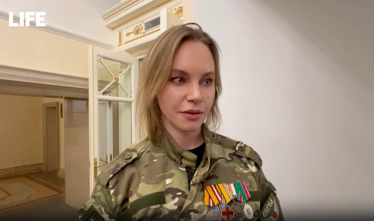 Доброволец СВО Александра Родионова рассказала о военной форме для девушек. Видео © Life.ru
