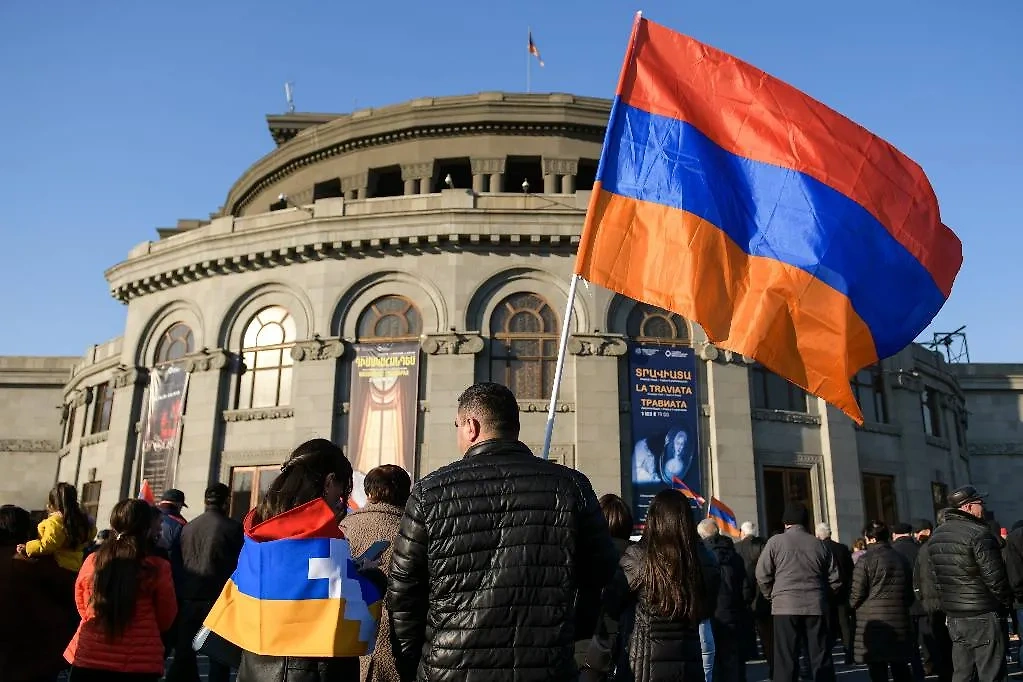 Ереван, флаги Армении. Обложка © ТАСС / Александр Патрин