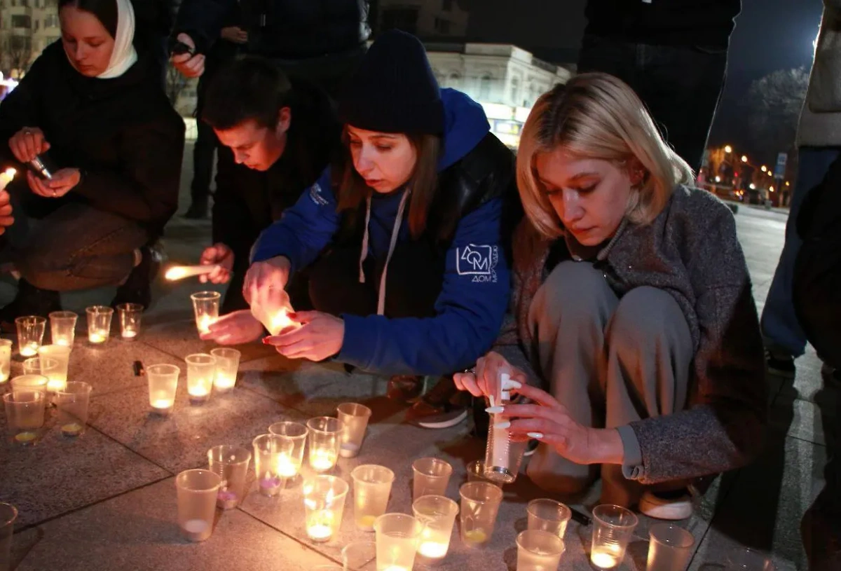 Акция "Свеча памяти" в связи с терактом в "Крокусе". Фото © Telegram / Росмолодёжь