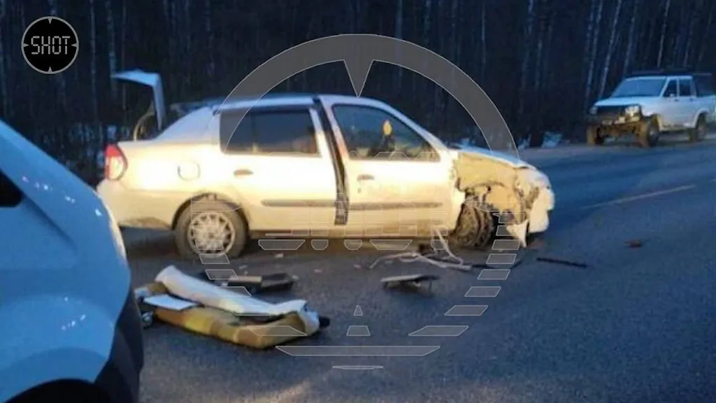 Белый Renault Symbol с чёрной крышей начали искать сразу после теракта в "Крокус сити холле". Фото © Telegram / SHOT