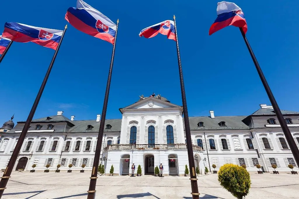 Резиденция президента Словакии. Обложка © Shutterstock / INTERPIXELS