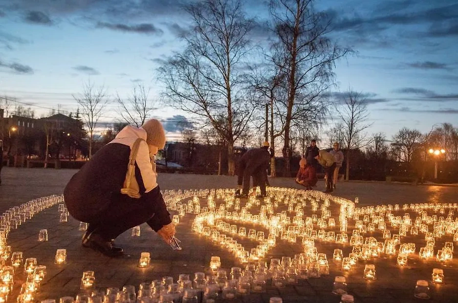 Акция "Свеча памяти" в связи с терактом в "Крокусе". Фото © Telegram / Росмолодёжь