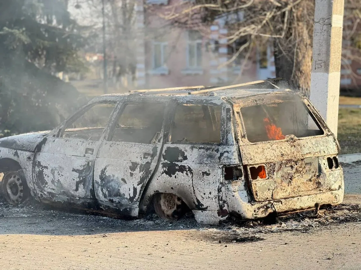 Сгоревший при обстреле белгородского села Головчино автомобиль. Обложка © t.me / vvgladkov