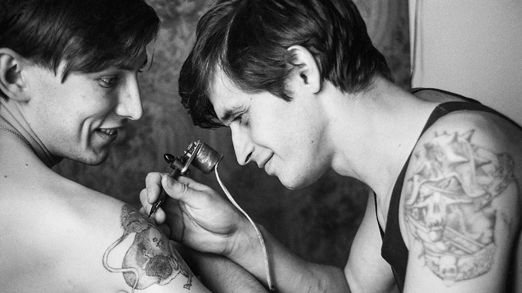 Татуировки на руку со свастикой набивали обычно сидевшие нацисты. Фото © ТАСС / Шогин Александр
