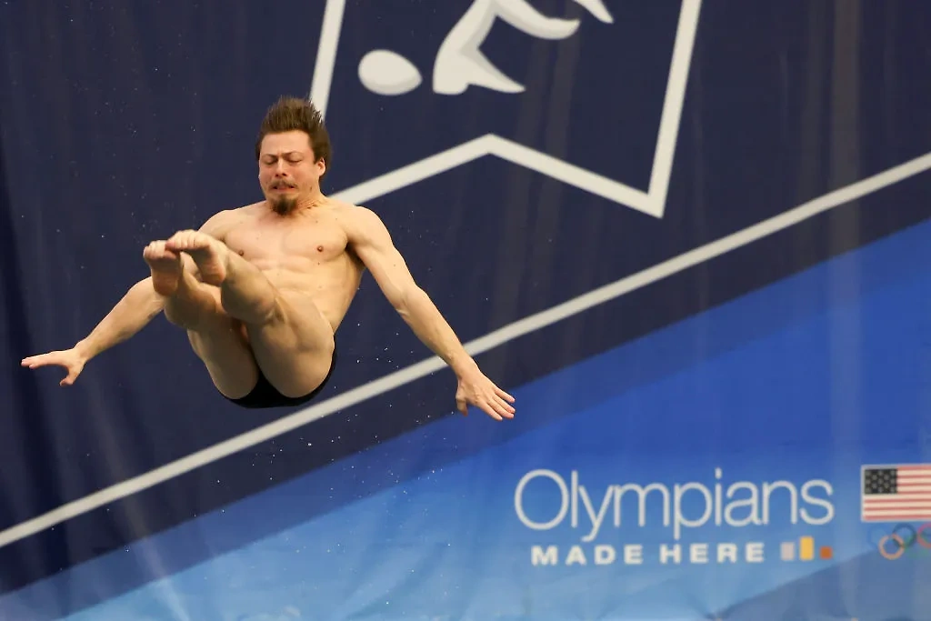 Российский прыгун в воду Виктор Повзнер. Обложка © Getty Images / Carlos Gonzalez