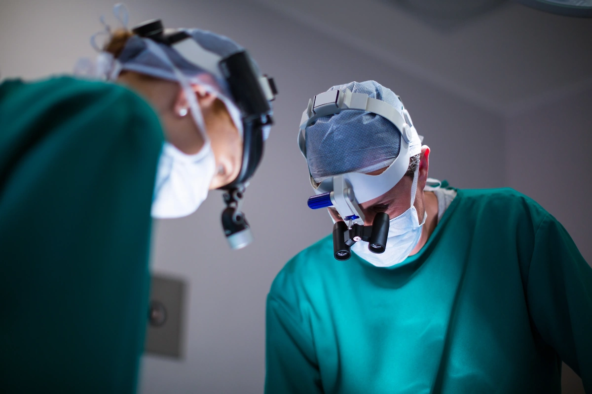 В Подольске врачи спасли пациента, который не мог дышать из-за редкой патологии. Обложка © Freepik / wavebreakmedia-micro