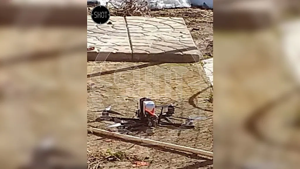 Дрон с примотанной коробкой упал на участок жительницы Подмосковья