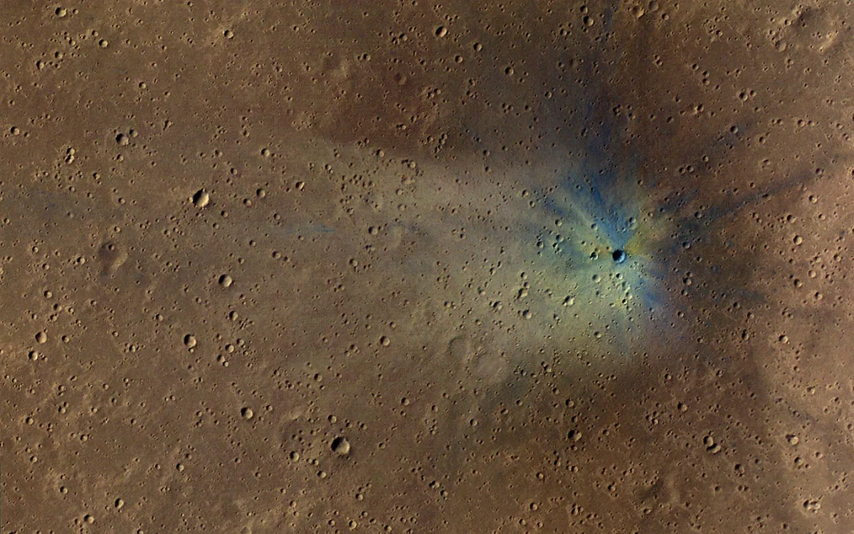Ударный кратер Коринто на Марсе. Фото © NASA 
