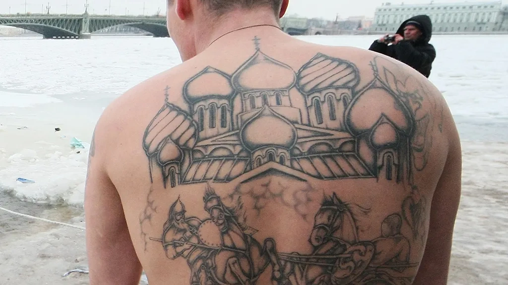 Значение татуировок с куполами было простым: сколько их было, столько лет человек и сидел. Фото © ТАСС / Замир Усманов