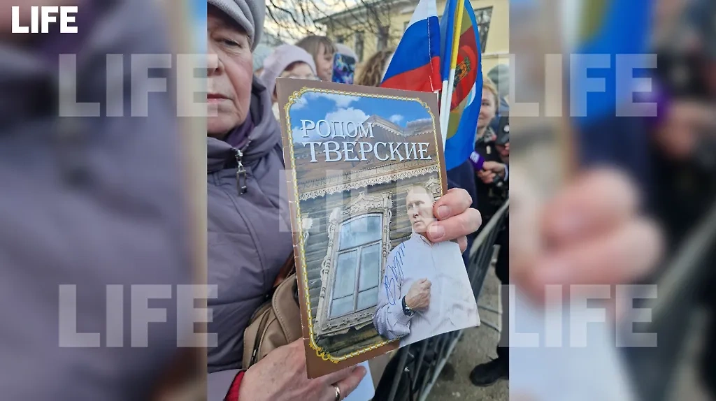 Автограф Владимира Путина жительнице Торжка. Фото © Life.ru