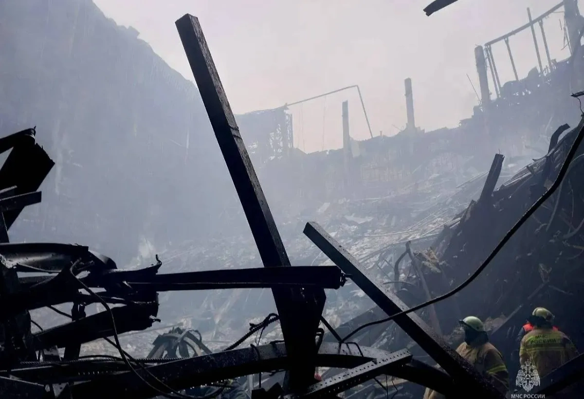 Последствия пожара в "Крокусе". Обложка © Telegram / МЧС России