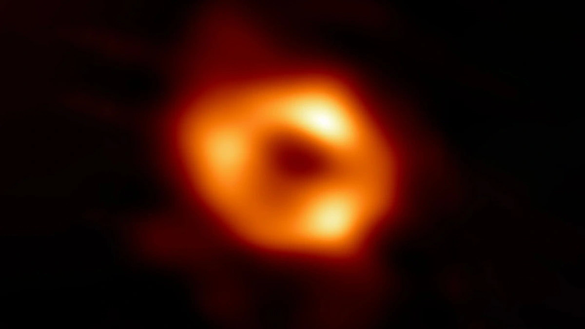 Первое изображение сверхмассивной чёрной дыры Стрелец А* в центре Млечного Пути. Фото © eso.org