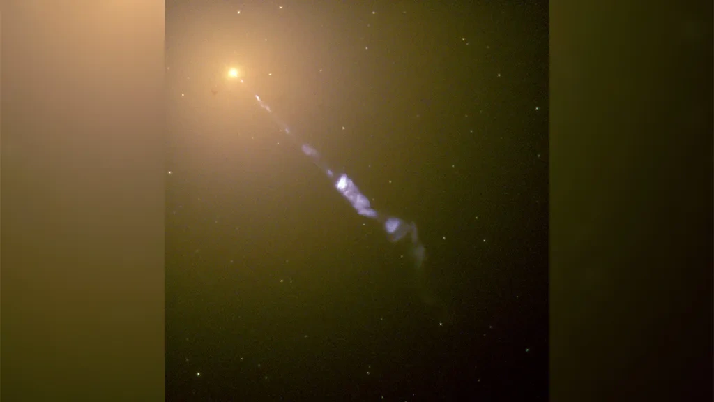 Релятивистская струя (поток плазмы) из центра галактики М87. Фото © Wikipedia / NASA and The Hubble Heritage Team
