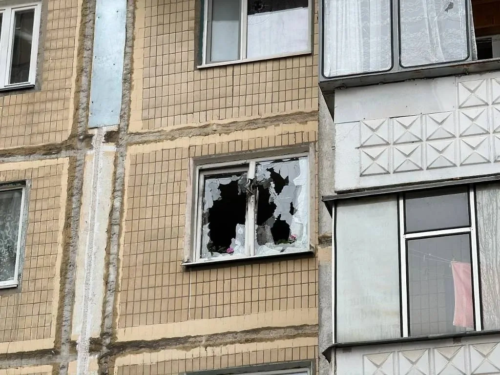 В Белгороде беспилотник врезался в многоквартирный дом. Фото © Telegram / Настоящий Гладков