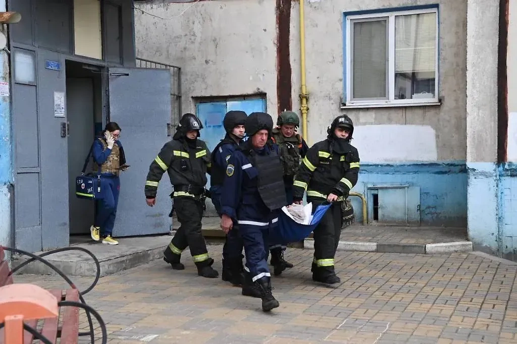 В Белгороде беспилотник врезался в многоквартирный дом. Обложка © Telegram / Настоящий Гладков