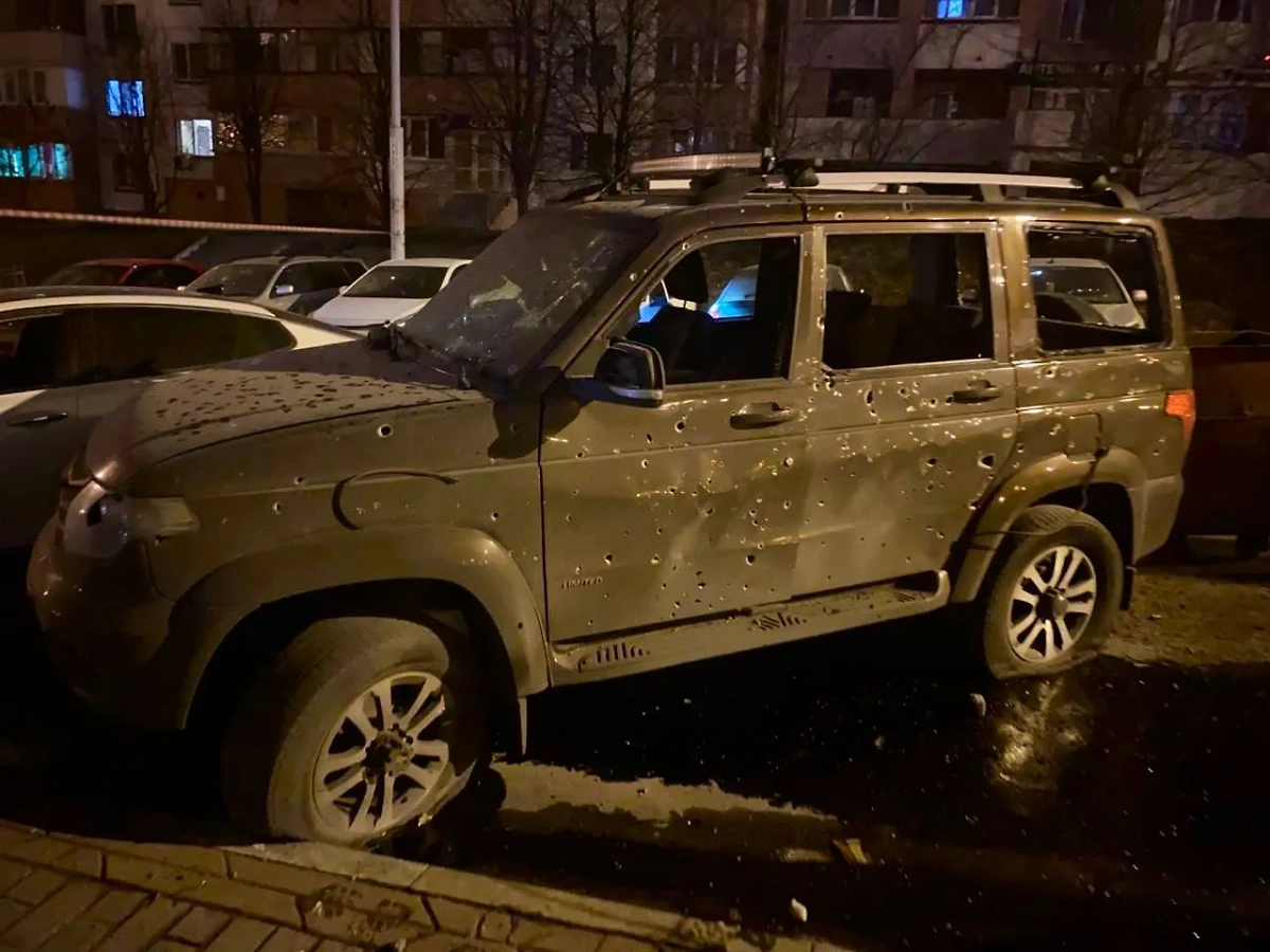Автомобили также получили повреждения после обстрела ВСУ. Фото © Telegram / Демидов