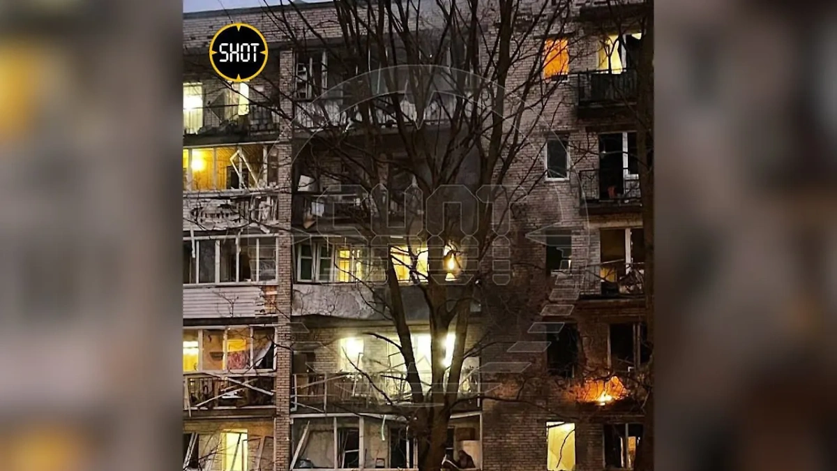 Повреждённый после атаки беспилотника дом на Пискарёвском проспекте. Фото © SHOT