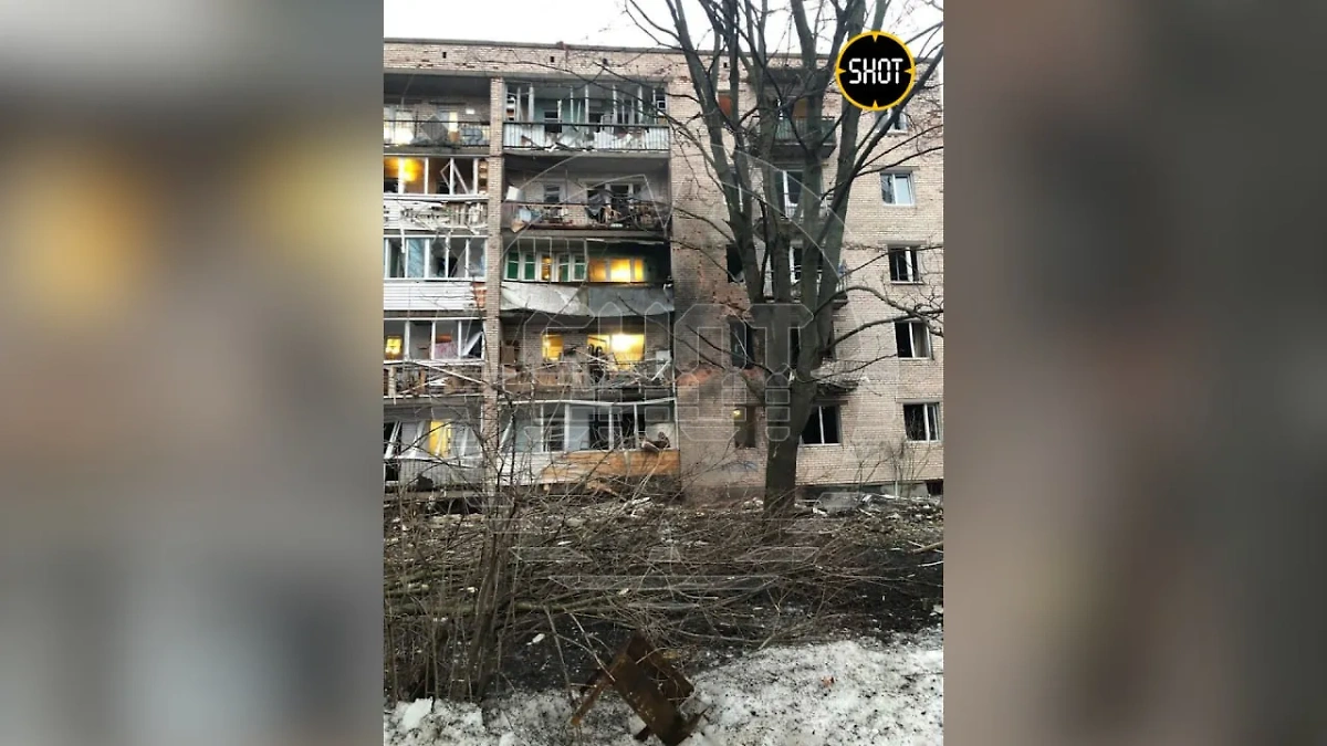 Повреждённый после атаки беспилотника дом на Пискарёвском проспекте. Фото © SHOT
