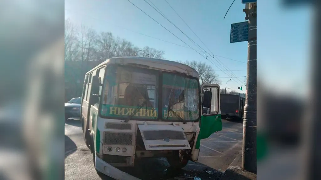 Автобус, который врезался в столб в Нижнем Новгороде. Обложка © Telegram / Прокуратура Нижегородской области