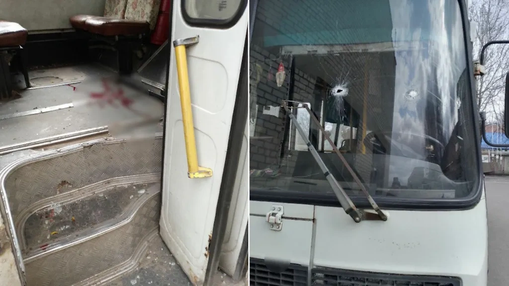 ВСУ обстреляли рейсовый автобус с пассажирами в Каховке. Фото © Telegram/Андрей Алексеенко