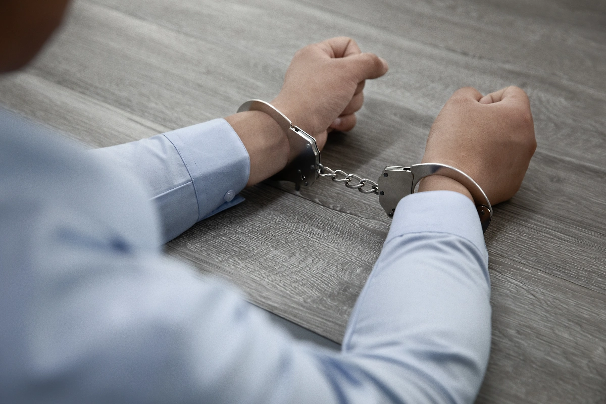 Суд арестовал генерала Росгвардии. Обложка © Freepik / wirestock