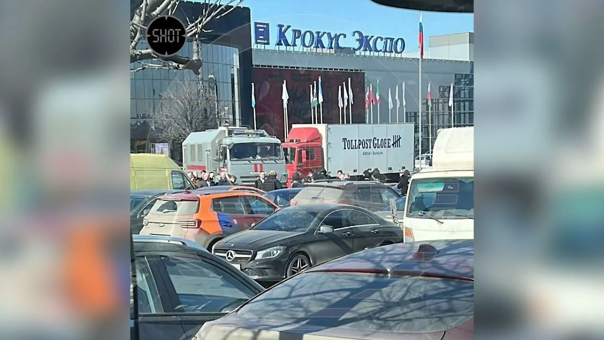 Группа из 20 человек была задержана в районе Crocus City Hall днём перед терактом. Фото © Telegram / SHOT