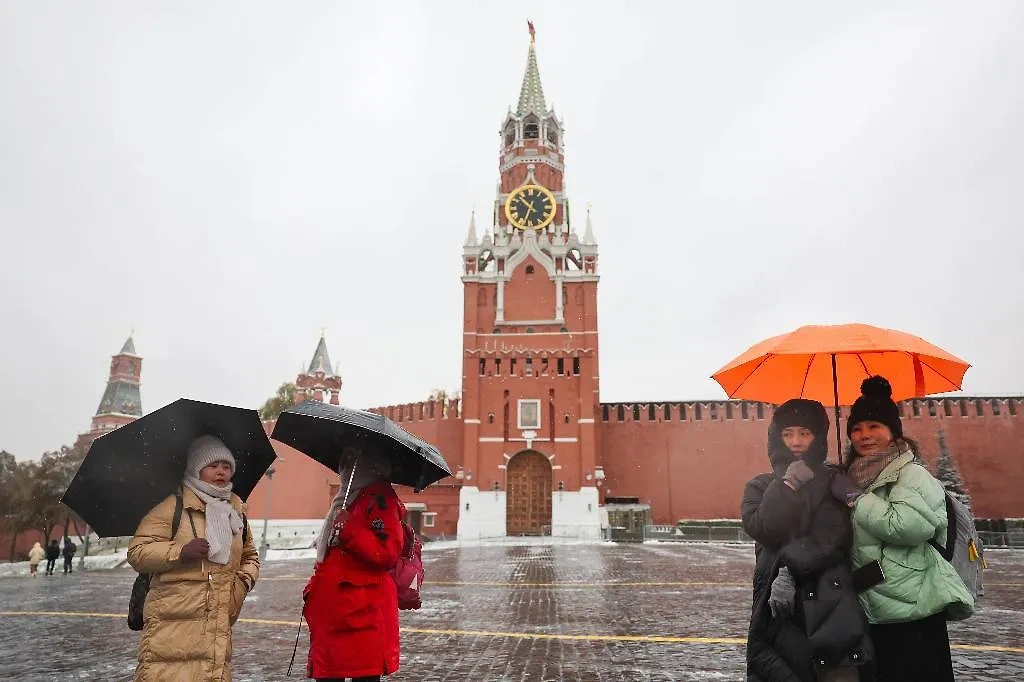 До конца марта в Москве будут идти дожди с мокрым снегом. Обложка © ТАСС / Сергей Бобылев