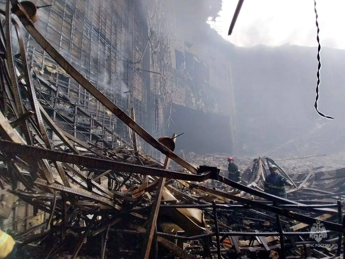 Спасатели разобрали более 90% обрушившихся конструкций "Крокус сити холла". Обложка © Telegram / МЧС России