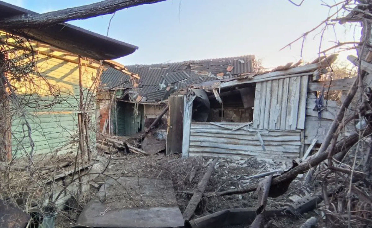 Разрушения в селе Гуево после украинского обстрела 30 марта. Обложка © Telegram / Роман Старовойт