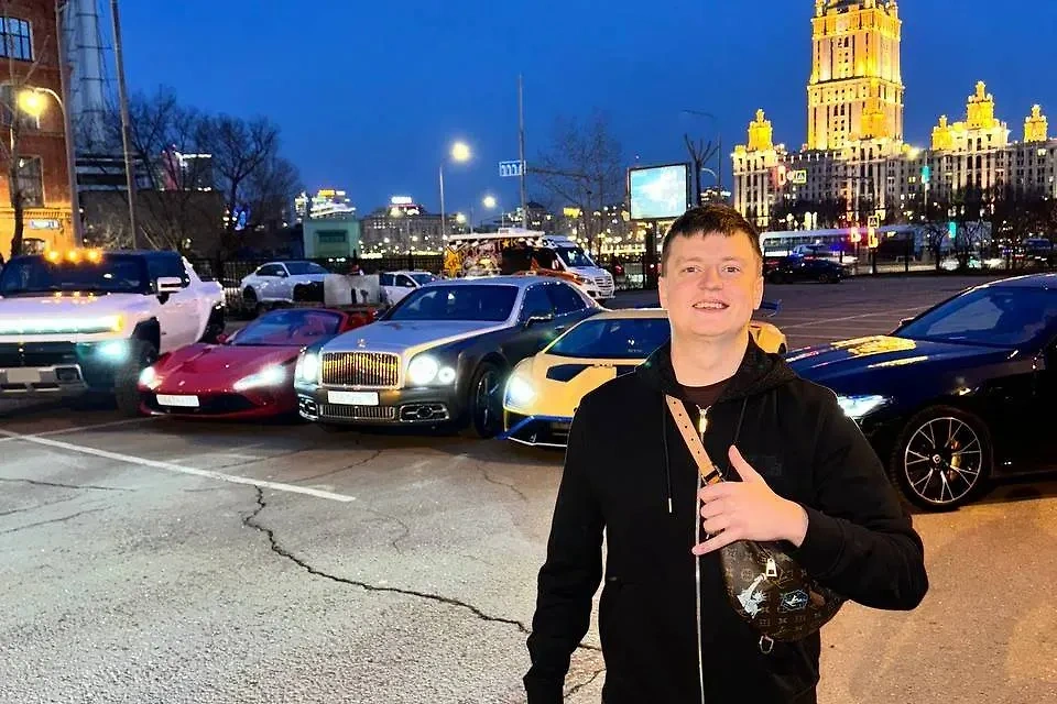 Mellstroy показал обновлённый автопарк суперкаров. Обложка © Telegram / MELLSTROY ДВИЖ