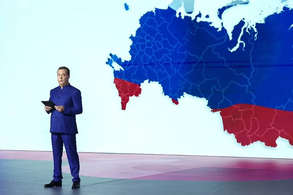 Дмитрий Медведев. Обложка © ТАСС / Валерий Шарифулин