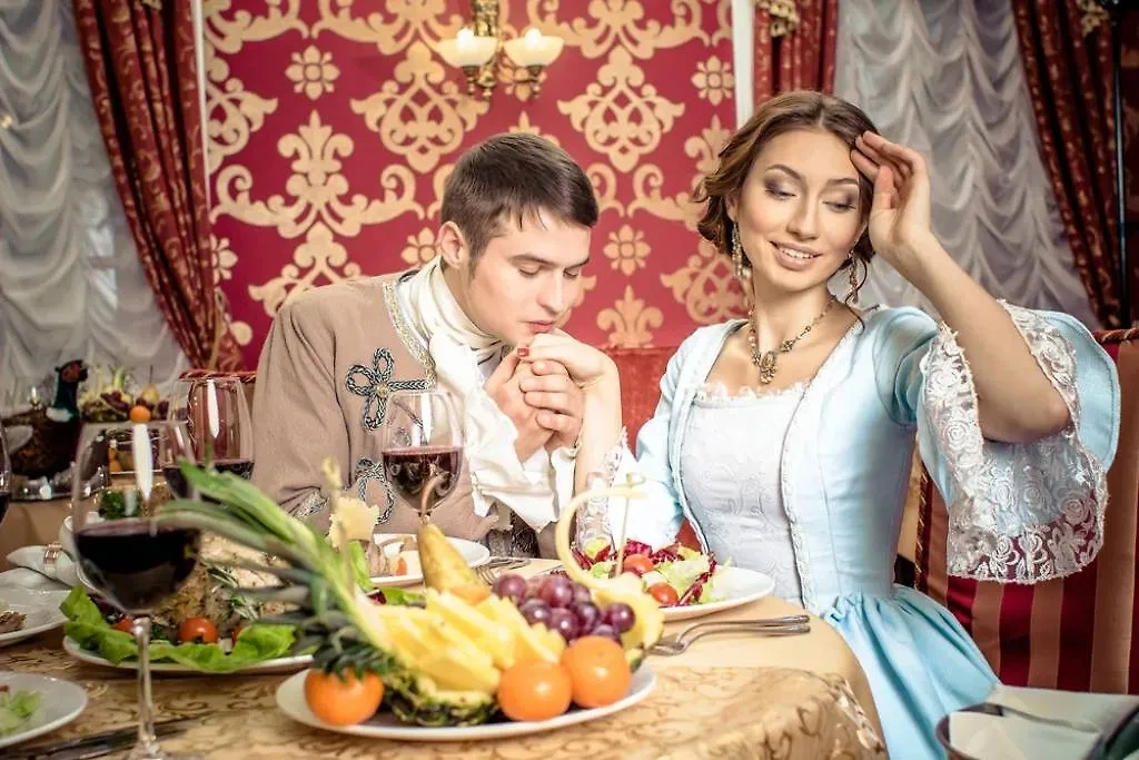Писатель Михаил Зощенко давно уже узнал и рассказал простой секрет идеального разговора с дамой. Фото © Shutterstock