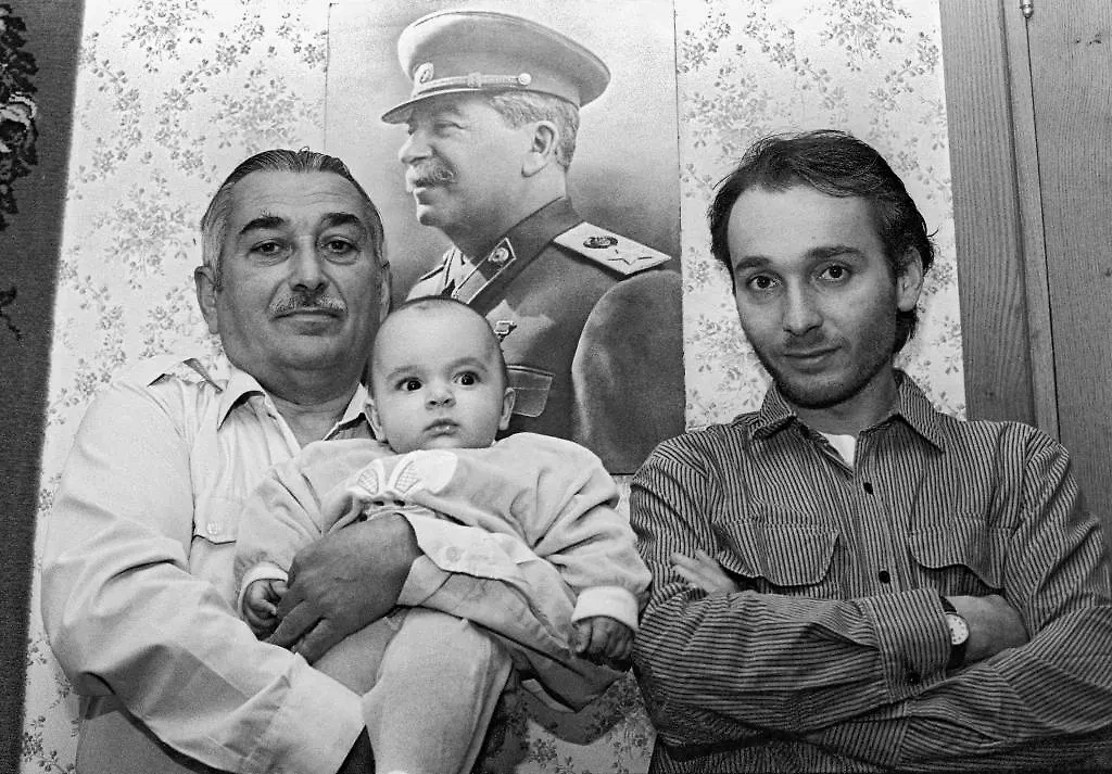 Внук, правнук и праправнук Иосифа Виссарионовича Сталина. Обложка © ТАСС / Г. Цагарели