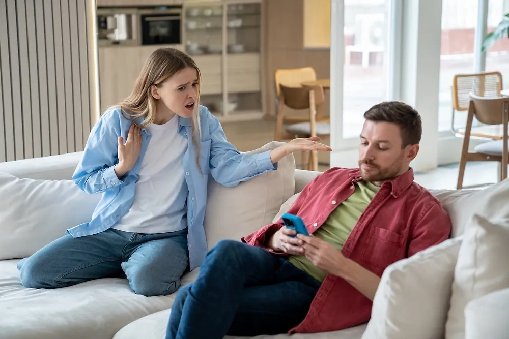 Как общаться с токсичными людьми, если они приятели или члены семьи. Фото © Shutterstock