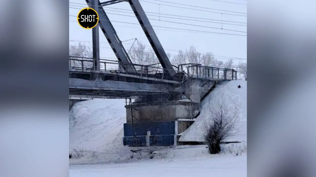 Последствия взрыва на железнодорожном мосту в Самарской области. Фото © SHOT