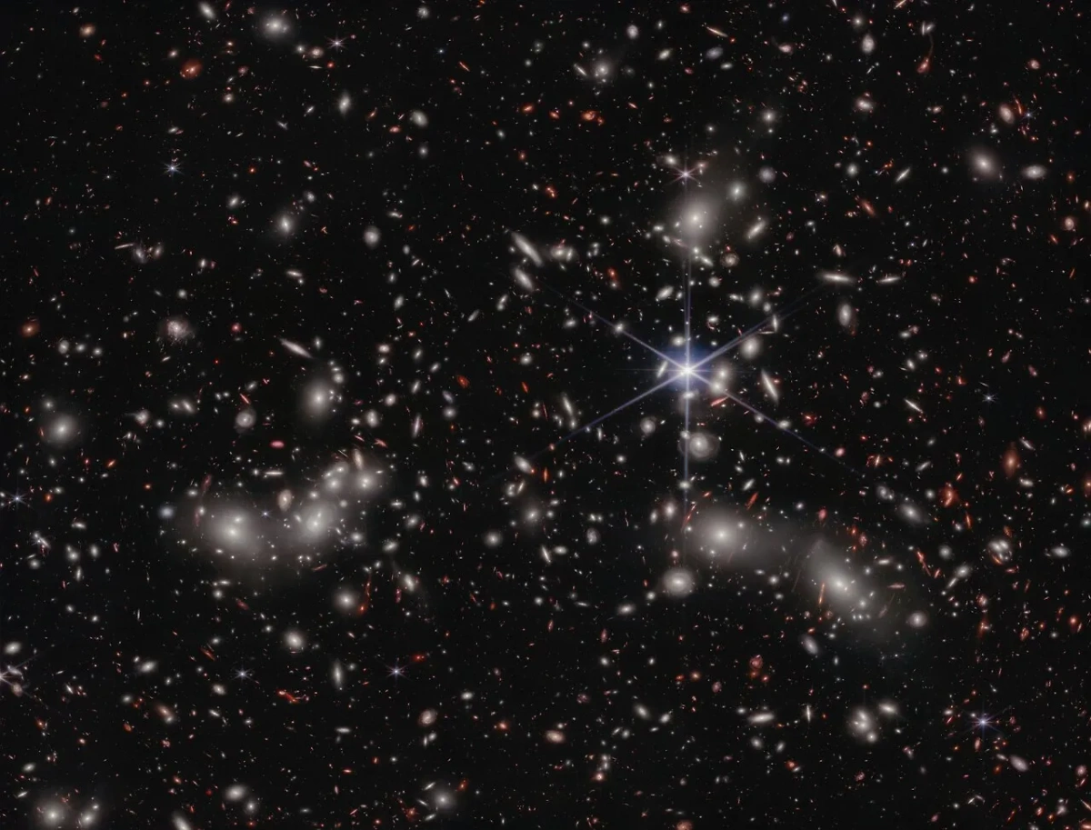 Галактическое скопление Пандоры (Abell 2744). https://esawebb.org/news/weic2405/?lang