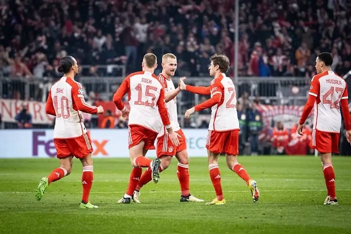 Футболисты "Баварии" после одного из голов в ворота "Лацио". Обложка © X / FC Bayern München