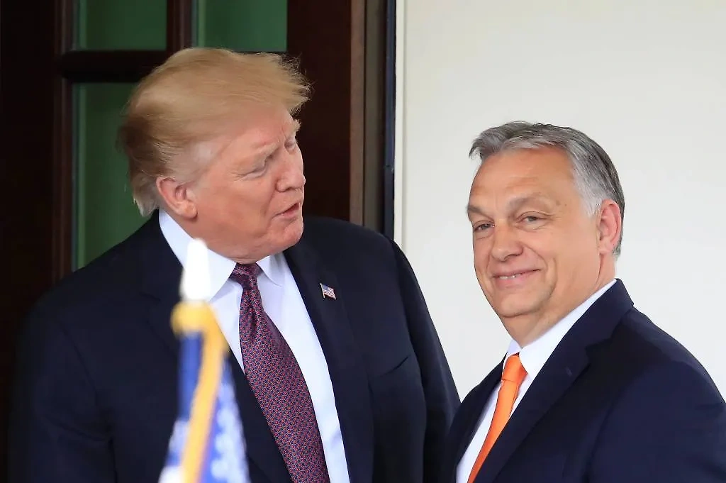 Дональд Трамп и Виктор Орбан. Обложка © ТАСС / AP / Manuel Balce Ceneta