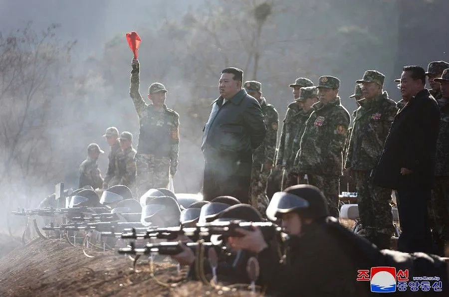 Ким Чен Ын посетил главную базу Корейской народной армии. Обложка © ЦТАК