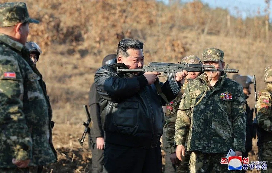 Ким Чен Ын посетил главную базу Корейской народной армии. Фото © ЦТАК