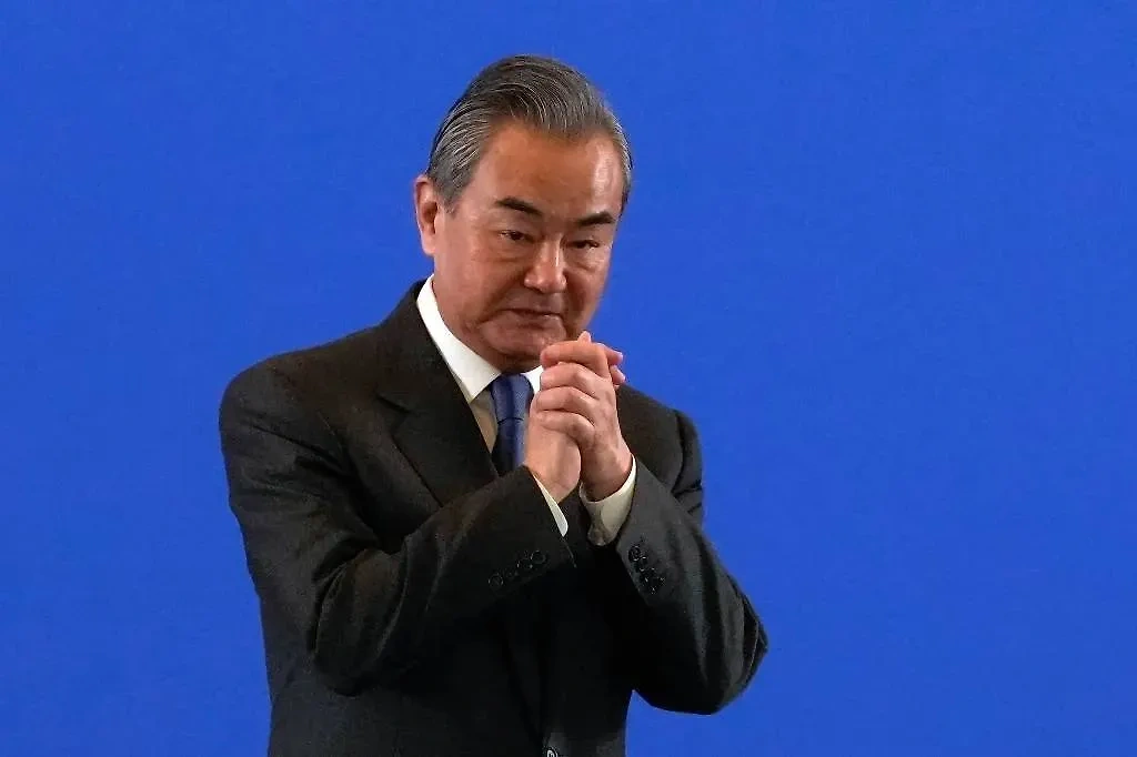 Министр иностранных дел Китая Ван И. Обложка © AP / TASS / Andy Wong