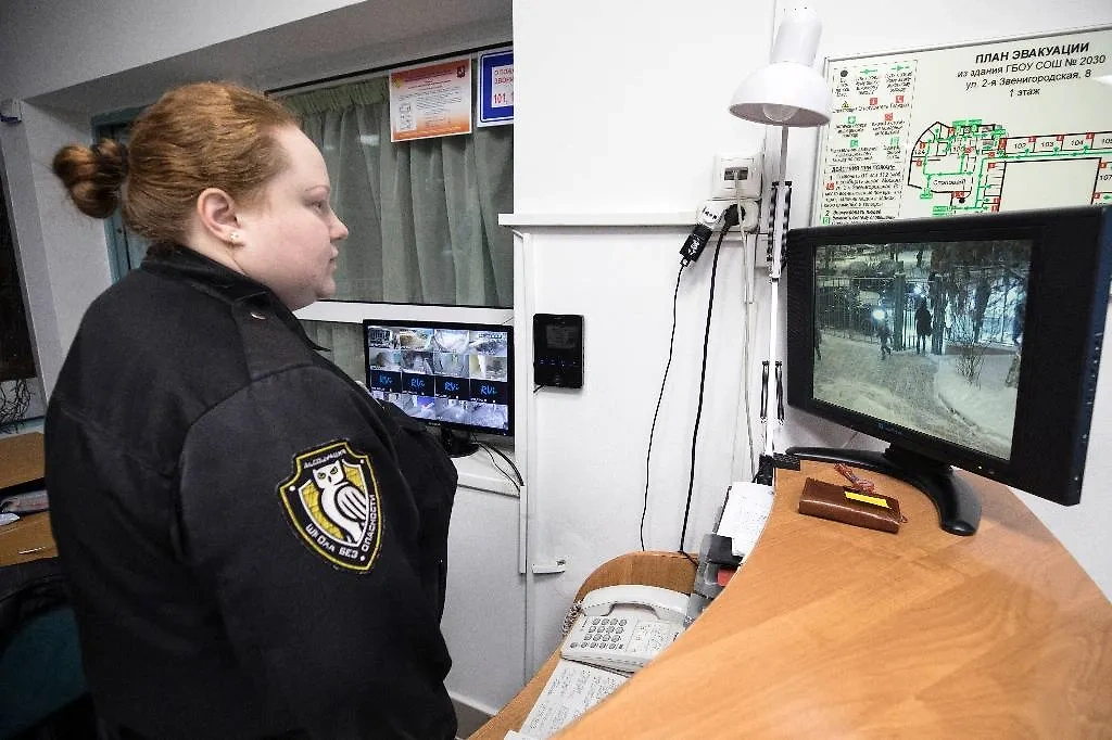 Среди сотрудниц ЧОПов в России довольно много женщин. Фото © Михаил Джапаридзе / ТАСС 