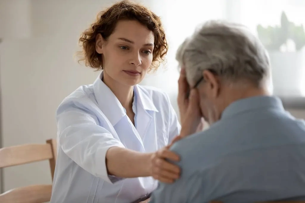 Пациент на приёме. Обложка © Shutterstock / FOTODOM / fizkes