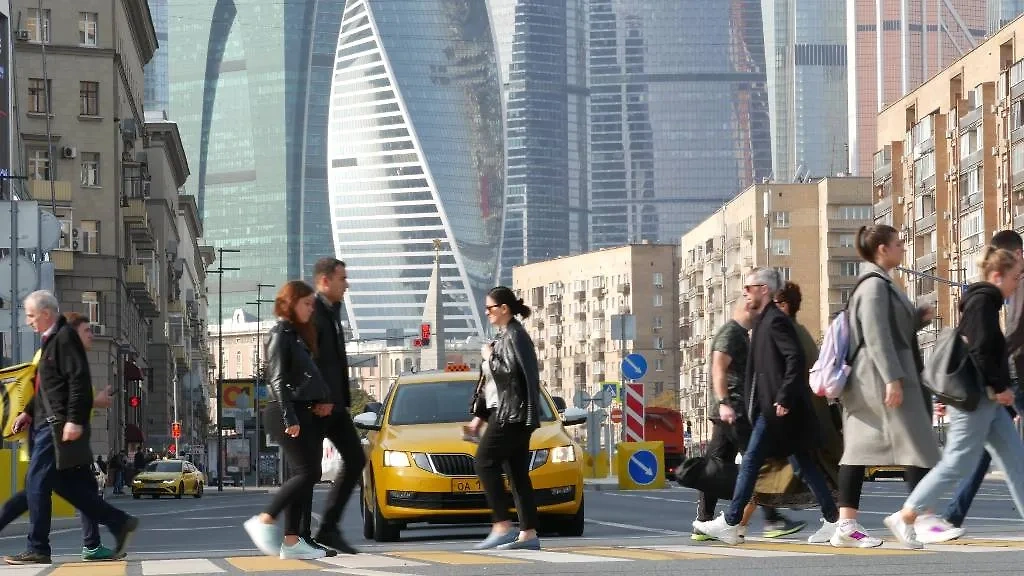 Горожане. Обложка © Shutterstock / FOTODOM / Dogora Sun