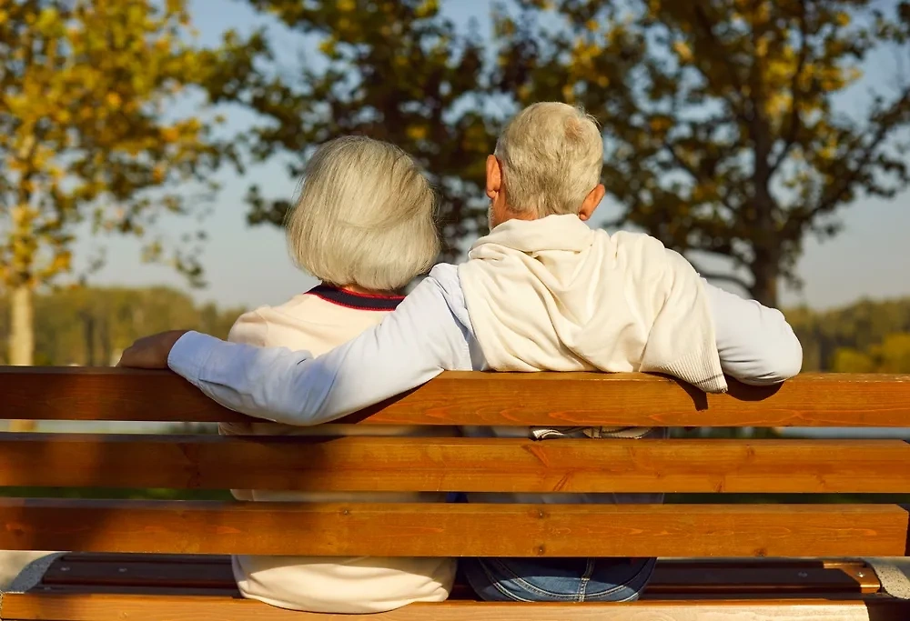 Пожилая пара. Обложка © Shutterstock / FOTODOM / Studio Romantic