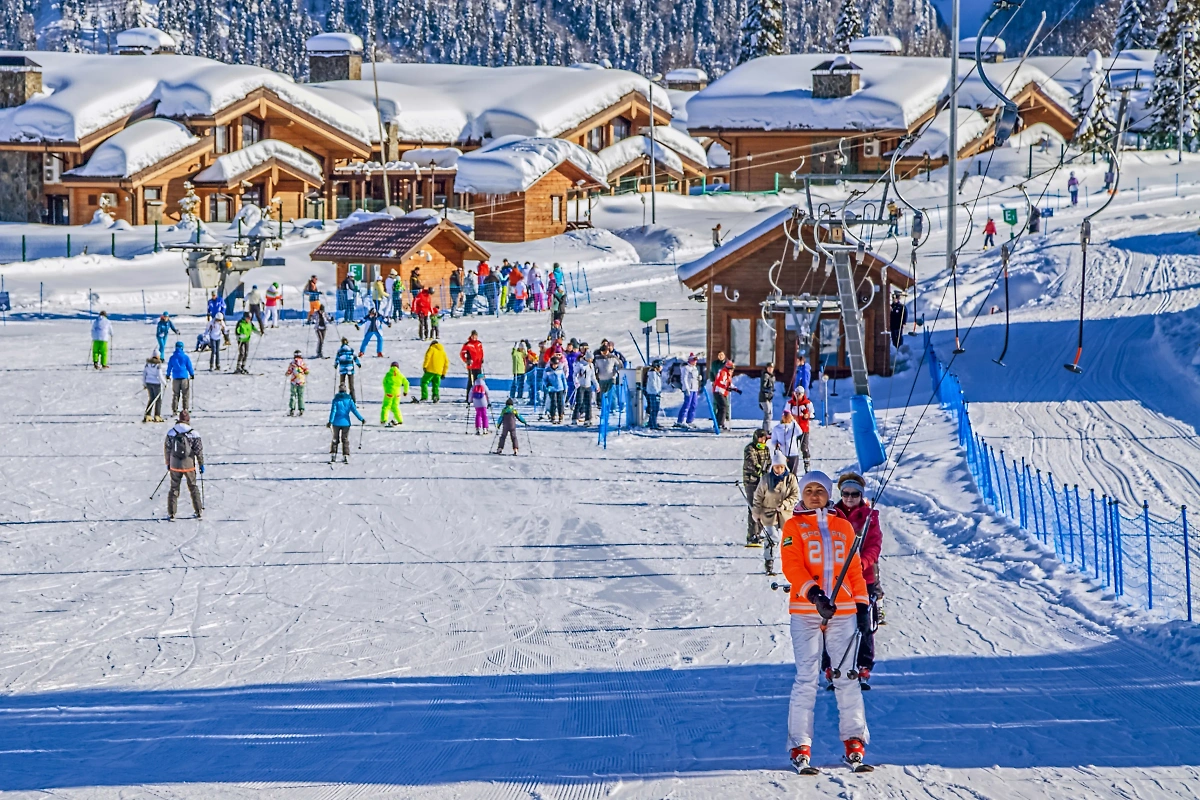 Названы самые популярные горнолыжные курорты России. Обложка © Shutterstock / FOTODOM / Dan-Rus 