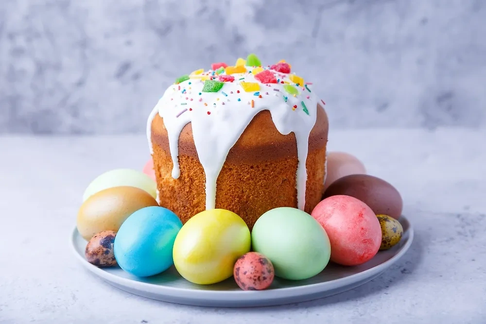 Кулич и пасхальные яйца. Обложка © Shutterstock / FOTODOM / tasha_lyubina