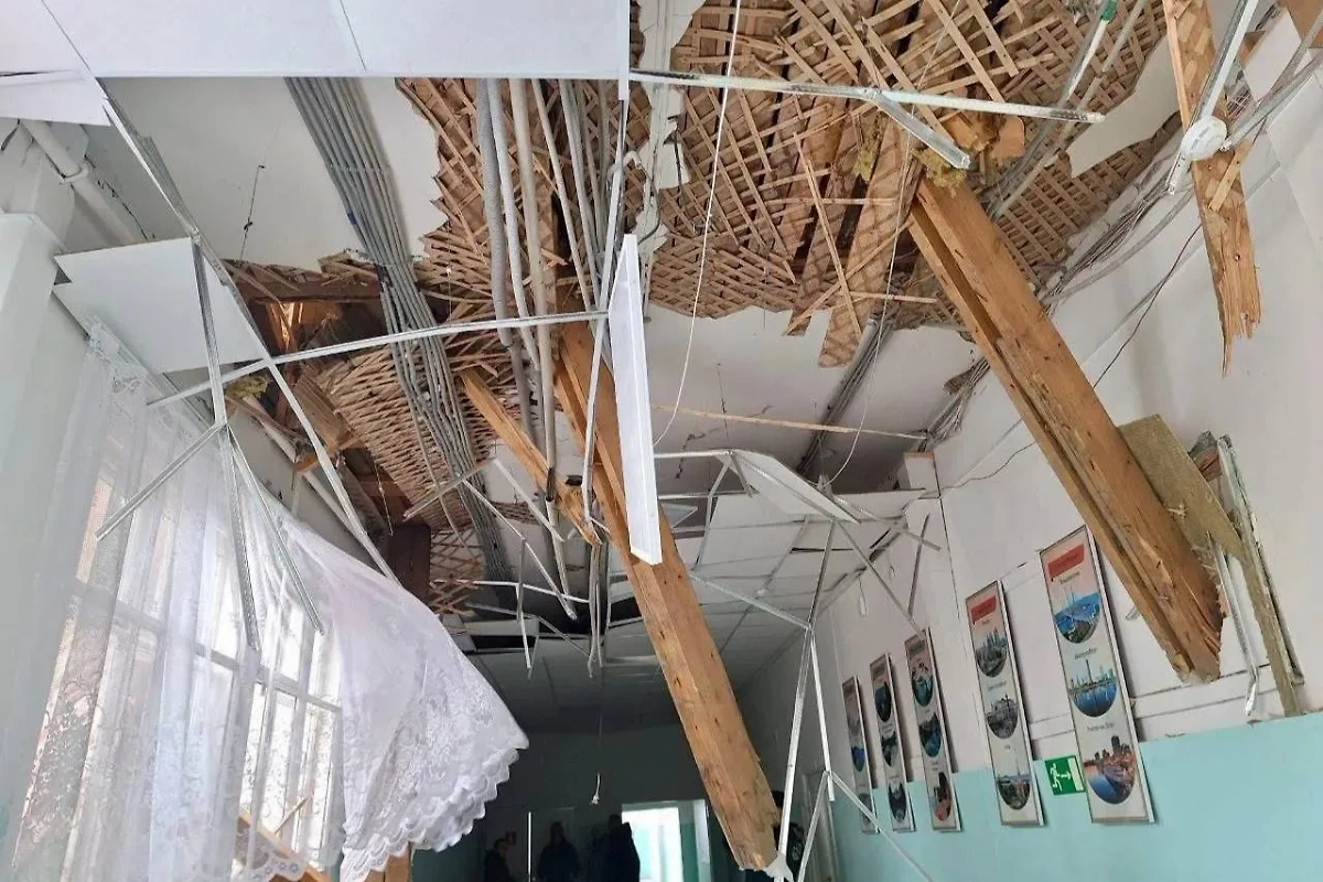 Здание пострадавшей от ветра школы в НАО. Фото © Telegram / Ирина Гехт 