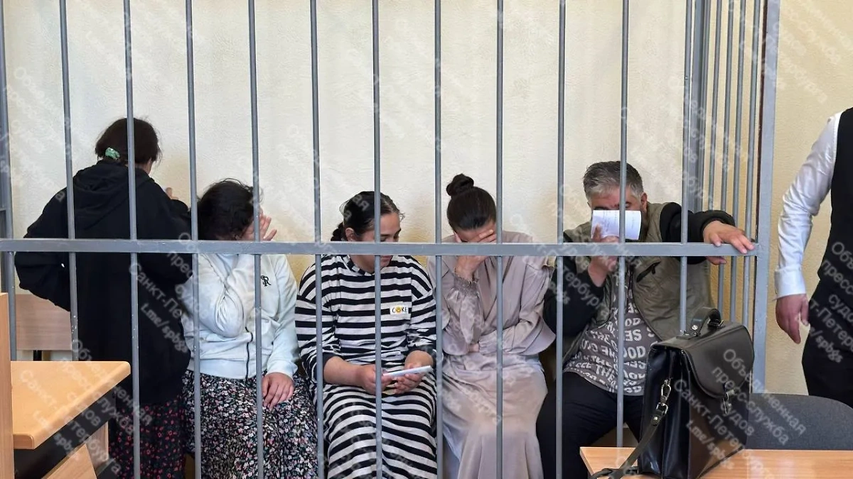 Банда карманниц и их лидер. Обложка © Telegram / Объединённая пресс-служба судов Санкт-Петербурга