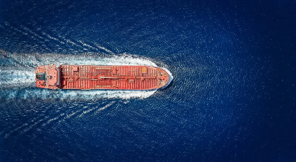 Нефтяной танкер. Обложка © Shutterstock / FOTODOM / Sven Hansche